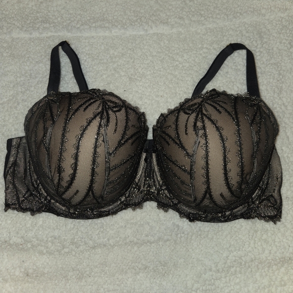 Victoria's Secret Black and Gold Lace Bra - Picture 3 of 16